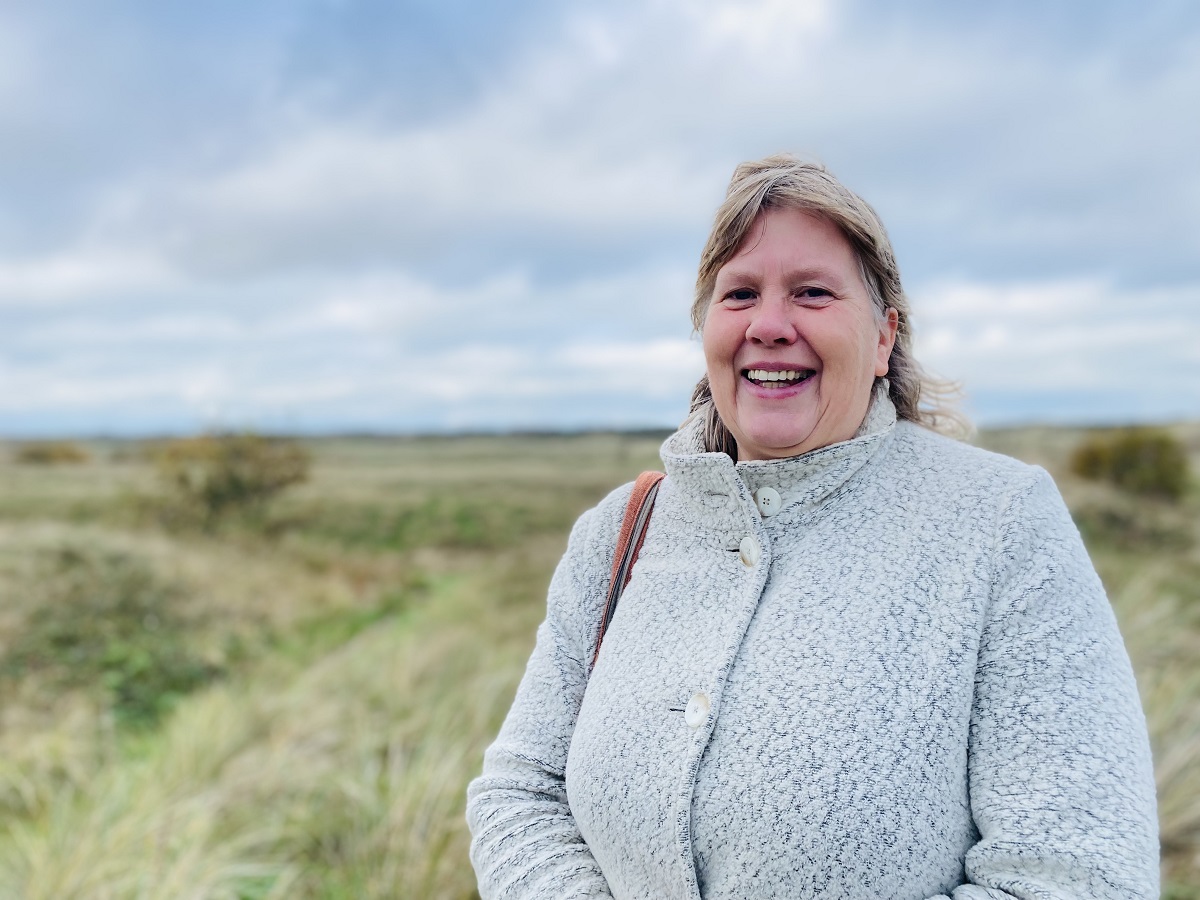 /-/media/images/duinen/duinverhalen/karin/karin_rood-portret.ashx