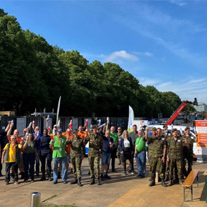 Opbouwers Veteranendag krijgen Doppers op Malieveld