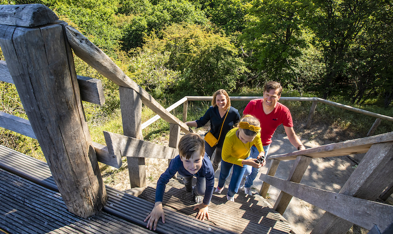 Afbeelding mensen op uitkijktoren