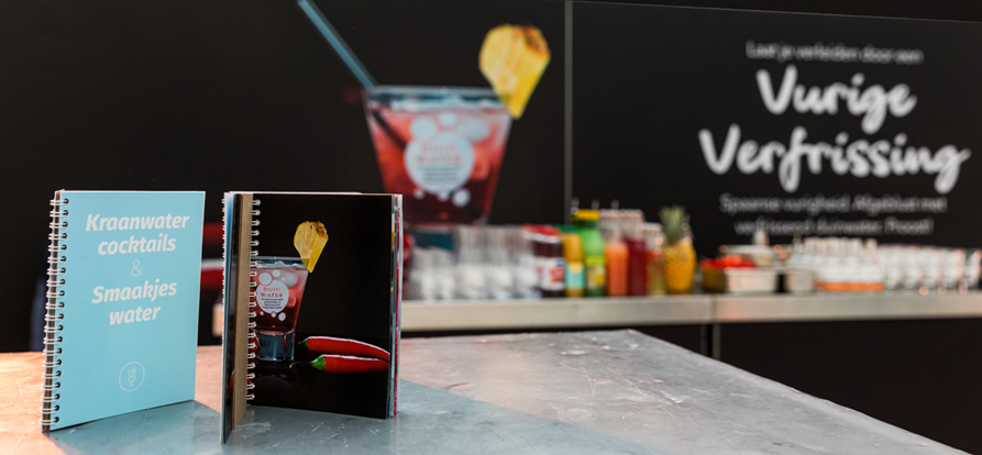 /-/media/images/nieuwsbrieven/april-2018/893x414-karaffen-cocktailbar-mobile.jpg