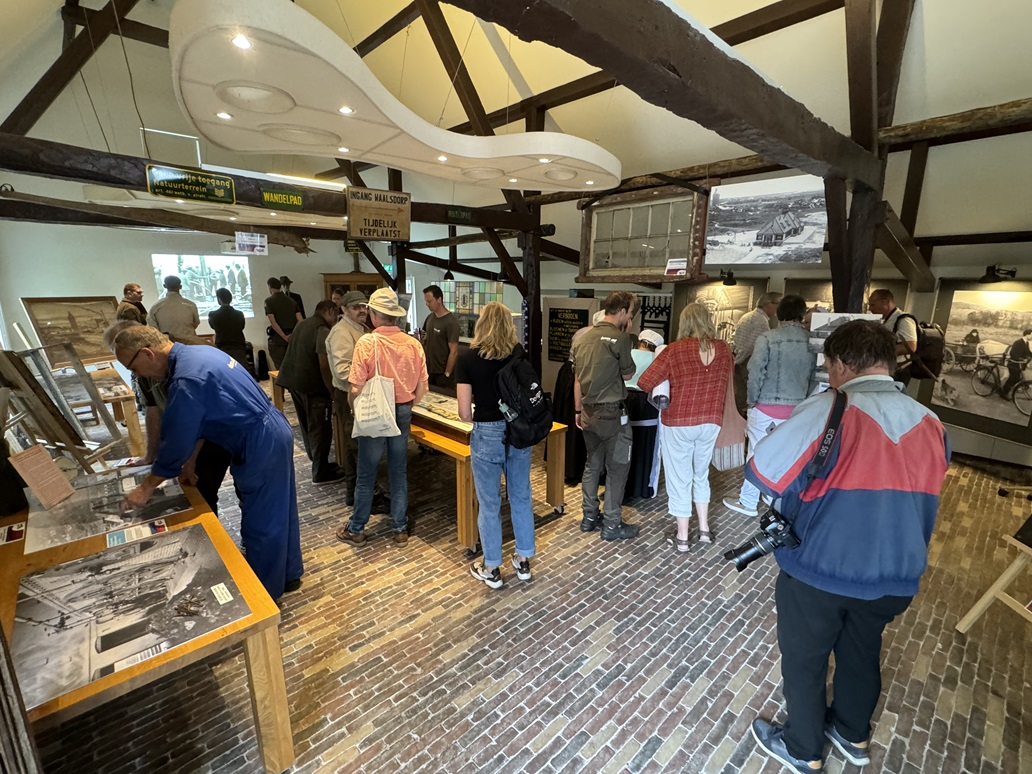 museum is geopend kijkje binnen