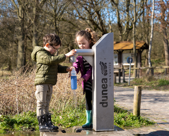 Afbeelding Kinderen bij Tapkraan
