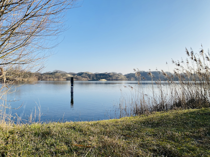 Afbeelding infiltratieplas met paal