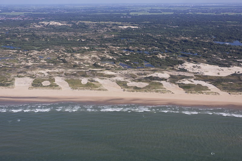 Afbeelding luchtfoto dynamische duinen